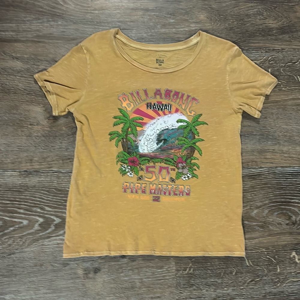 Billabong women’s medium pipeline summer tee